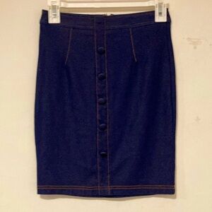 Jean look Pencil Skirt in excellent pre~loved condition. Soft comfy jean skirt